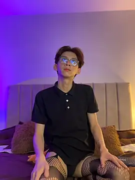 Snapshot of jacob_and_sam chatting on 11-14-25, 04:28 jacob and sam online show from 11-14-25, 04:28