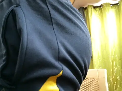 Snapshot of indianhairybull chatting on 03-12-25, 04:30 indianhairybull online show from 03-12-25, 04:30