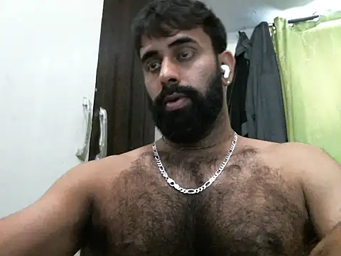 Snapshot of indianhairybull chatting on 09-27-25, 04:50 indianhairybull online show from 09-27-25, 04:50