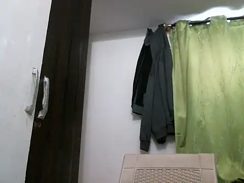 Snapshot of indianhairybull chatting on 11-16-25, 04:51 indianhairybull online show from 11-16-25, 04:51