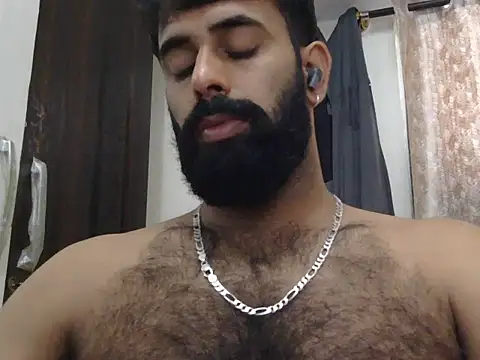 Snapshot of indianhairybull chatting on 06-12-26, 04:00 indianhairybull online show from 06-12-26, 04:00