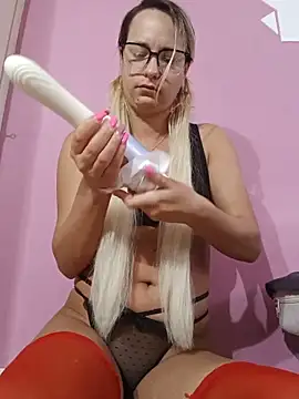 Snapshot of Mia_RainX chatting on 06-17-26, 04:15 Mia RainX online show from 06-17-26, 04:15