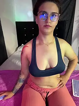 Emma Giraldo online show from 06-18-26, 01:39