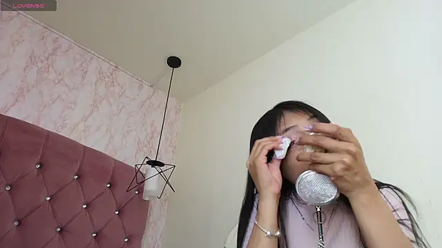 Snapshot of Raichell_ chatting on 10-28-25, 04:05 Raichell online show from 10-28-25, 04:05