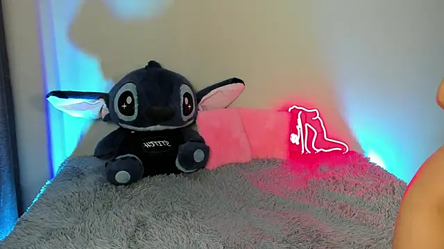 Snapshot of EvaBalmer chatting on 11-12-25, 08:15 EvaBalmer online show from 11-12-25, 08:15