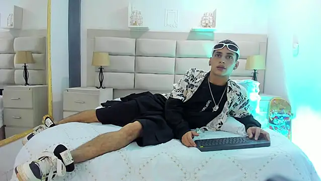 JhoanLeandro online show from 02-07-25, 04:16