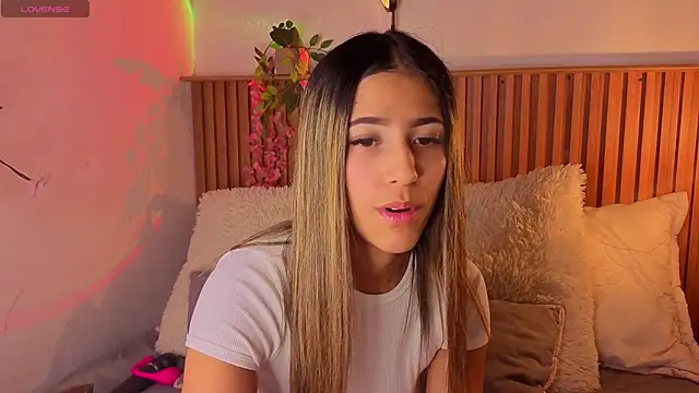 Snapshot of vicky_bass chatting on 10-08-25, 08:50 vicky bass online show from 10-08-25, 08:50