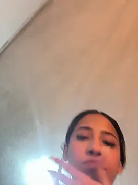 Snapshot of vicky_bass chatting on 10-12-25, 10:53 vicky bass online show from 10-12-25, 10:53