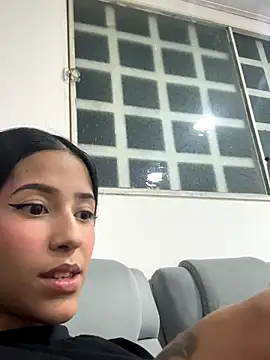 Snapshot of vicky_bass chatting on 10-23-25, 04:01 vicky bass online show from 10-23-25, 04:01