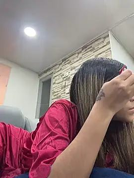 Snapshot of vicky_bass chatting on 11-18-25, 10:03 vicky bass online show from 11-18-25, 10:03