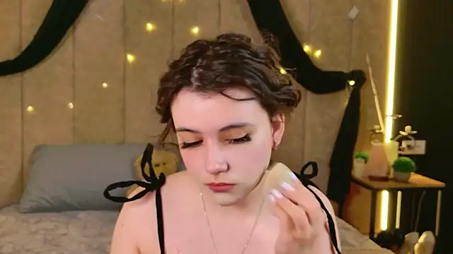 Pauline Heaven online show from 03-10-26, 05:34