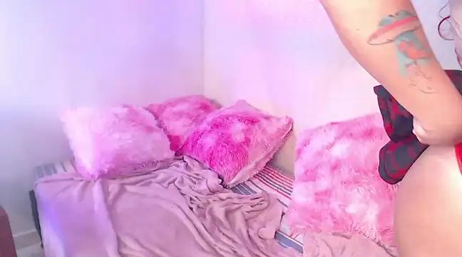 Snapshot of EstefyTabbo chatting on 02-02-25, 02:56 EstefyTabbo online show from 02-02-25, 02:56