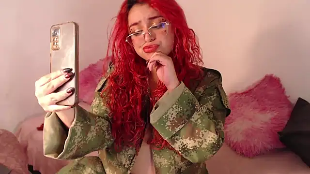 Snapshot of EstefyTabbo chatting on 09-29-25, 10:25 EstefyTabbo online show from 09-29-25, 10:25