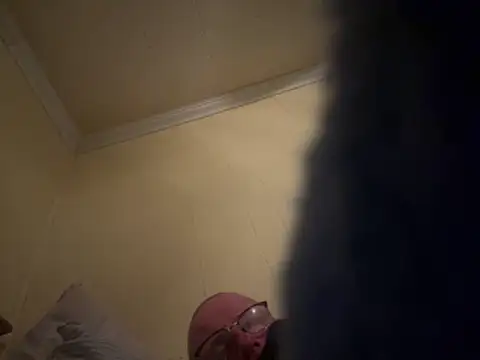 Snapshot of ClimbedCaelum chatting on 12-14-25, 03:56 ClimbedCaelum online show from 12-14-25, 03:56