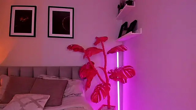 Gigi Strawberry online show from 03-28-26, 06:13