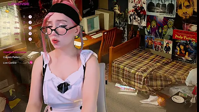 Snapshot of Bibi_Iva chatting on 09-23-25, 02:03 Bibi Iva online show from 09-23-25, 02:03