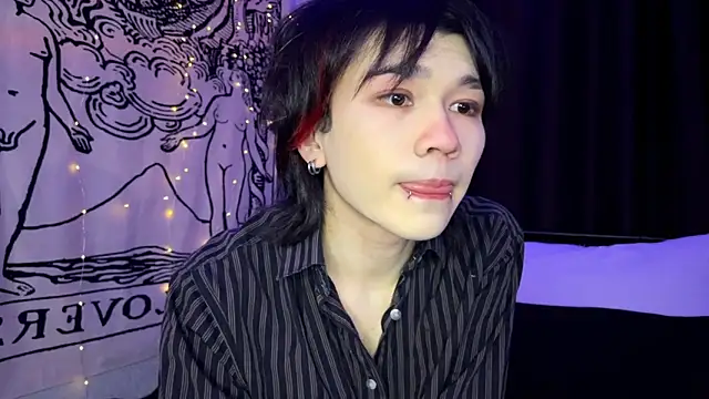 Snapshot of rennnuts chatting on 02-18-25, 06:48 rennnuts online show from 02-18-25, 06:48