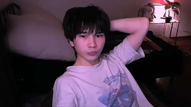 Snapshot of rennnuts chatting on 11-15-25, 06:44 rennnuts online show from 11-15-25, 06:44