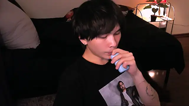 Snapshot of rennnuts chatting on 11-26-25, 06:53 rennnuts online show from 11-26-25, 06:53