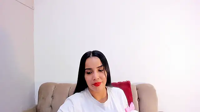 Snapshot of Violetta_0 chatting on 03-01-25, 04:33 Violetta 0 online show from 03-01-25, 04:33