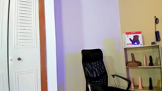 Snapshot of Violetta_0 chatting on 09-13-25, 01:22 Violetta 0 online show from 09-13-25, 01:22