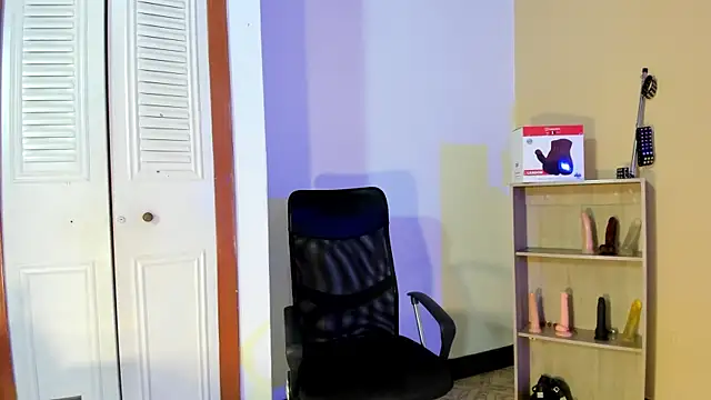 Snapshot of Violetta_0 chatting on 09-20-25, 01:12 Violetta 0 online show from 09-20-25, 01:12