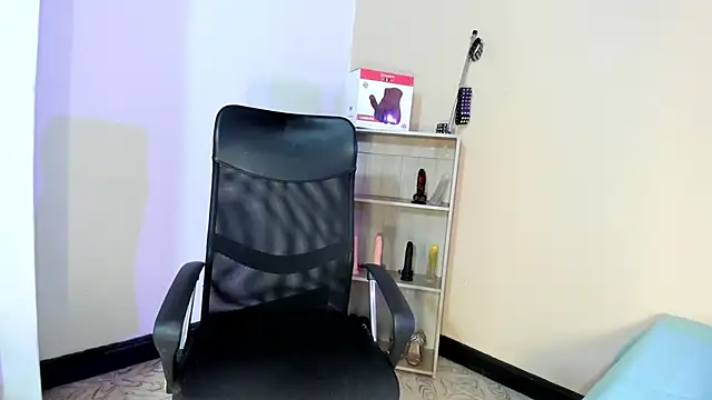 Snapshot of Violetta_0 chatting on 10-03-25, 01:19 Violetta 0 online show from 10-03-25, 01:19