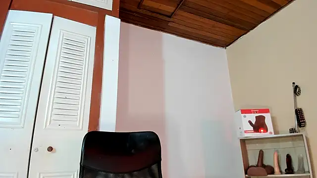 Snapshot of Violetta_0 chatting on 10-16-25, 12:50 Violetta 0 online show from 10-16-25, 12:50