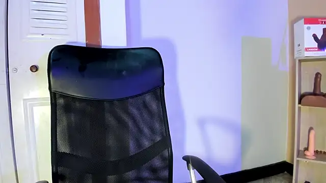 Snapshot of Violetta_0 chatting on 11-07-25, 02:17 Violetta 0 online show from 11-07-25, 02:17