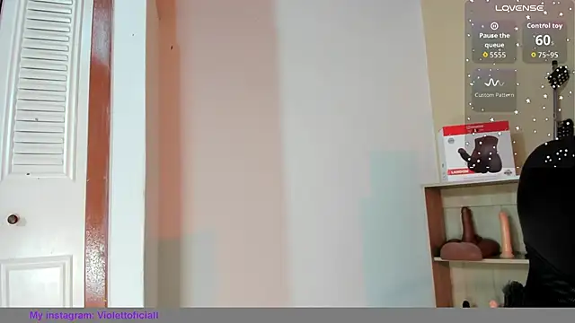 Snapshot of Violetta_0 chatting on 11-21-25, 01:43 Violetta 0 online show from 11-21-25, 01:43