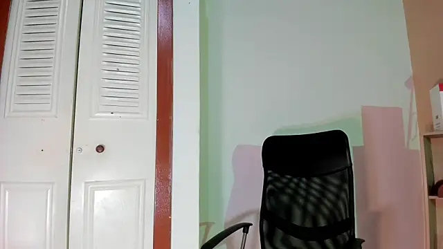 Snapshot of Violetta_0 chatting on 11-26-25, 01:45 Violetta 0 online show from 11-26-25, 01:45