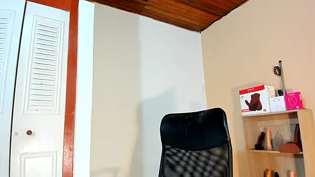 Violetta 0 online show from 02-19-26, 01:51