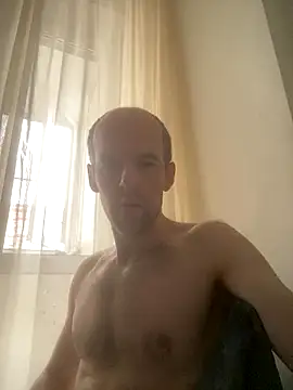 Snapshot of LynnAhNight chatting on 09-28-25, 04:40 LynnAhNight online show from 09-28-25, 04:40