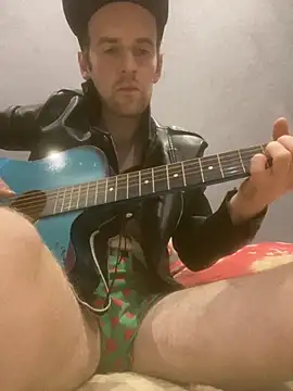 Snapshot of LynnAhNight chatting on 10-16-25, 05:14 LynnAhNight online show from 10-16-25, 05:14