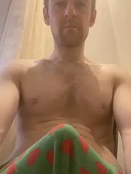 LynnAhNight online show from 10-19-25, 04:13