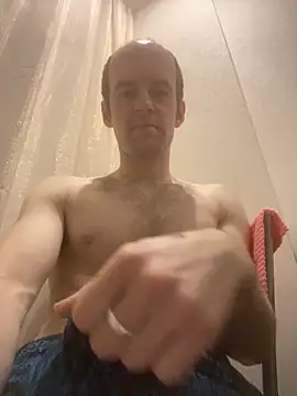 Snapshot of LynnAhNight chatting on 10-21-25, 02:45 LynnAhNight online show from 10-21-25, 02:45