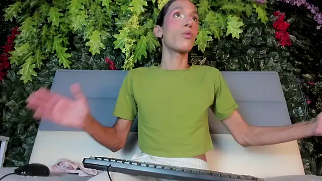 Snapshot of cassidy_blossom chatting on 10-15-25, 07:14 cassidy blossom online show from 10-15-25, 07:14