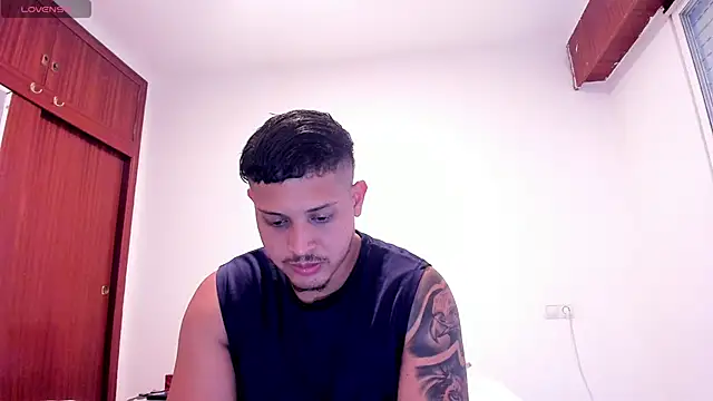 Snapshot of JohanSmith chatting on 06-16-26, 02:41 JohanSmith online show from 06-16-26, 02:41