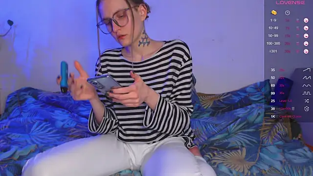 Miss lionheart online show from 03-04-25, 05:42