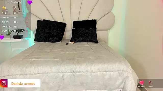 Snapshot of Danielaangelina chatting on 10-19-25, 06:14 Danielaangelina online show from 10-19-25, 06:14