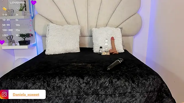 Snapshot of Danielaangelina chatting on 11-23-25, 06:24 Danielaangelina online show from 11-23-25, 06:24