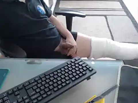 Snapshot of ruplumber chatting on 02-04-25, 12:00 ruplumber online show from 02-04-25, 12:00