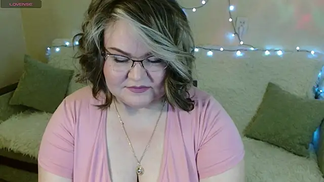 Snapshot of Vivien__wet chatting on 02-04-25, 08:06 Vivien wet online show from 02-04-25, 08:06