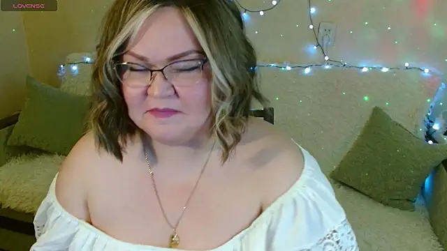 Snapshot of Vivien__wet chatting on 02-05-25, 08:57 Vivien wet online show from 02-05-25, 08:57