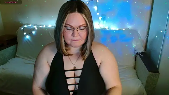 Snapshot of Vivien__wet chatting on 03-02-25, 08:29 Vivien wet online show from 03-02-25, 08:29