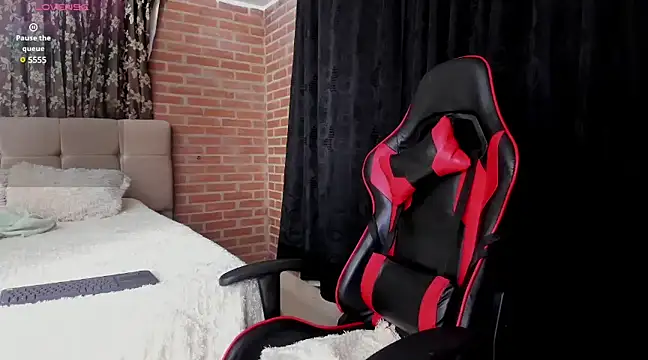 Snapshot of playsweetashley_ chatting on 02-06-25, 03:48 playsweetashley online show from 02-06-25, 03:48