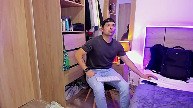 Snapshot of ILoveNYStyle chatting on 03-14-25, 12:43 ILoveNYStyle online show from 03-14-25, 12:43