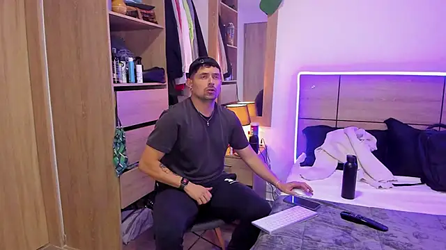 Snapshot of ILoveNYStyle chatting on 03-18-25, 01:32 ILoveNYStyle online show from 03-18-25, 01:32