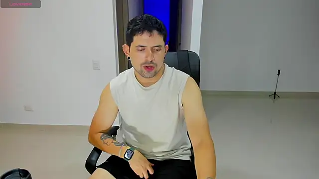 Snapshot of ILoveNYStyle chatting on 10-01-25, 11:22 ILoveNYStyle online show from 10-01-25, 11:22