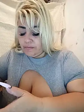 Snapshot of BonniAdams chatting on 06-19-26, 04:06 BonniAdams online show from 06-19-26, 04:06